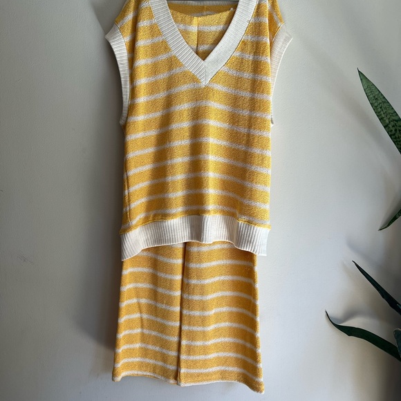 Zara woman’s yellow stripe knit matching set sweater vest pants set - Picture 4 of 14